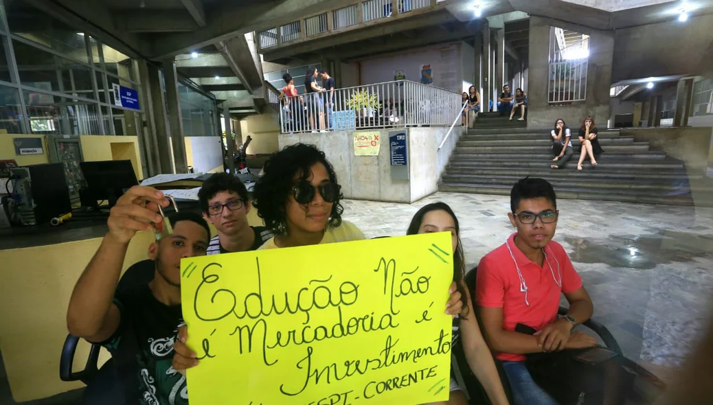 Estudantes protestam na UESPI
