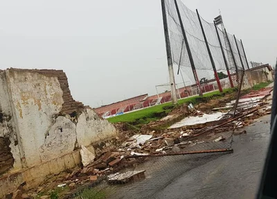 Muro do estádio caiu após forte chuva