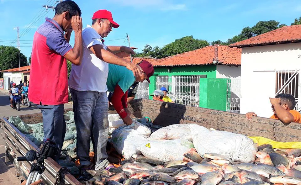 Tradicional entrega de peixes da Semana Santa em Joaquim Pires 