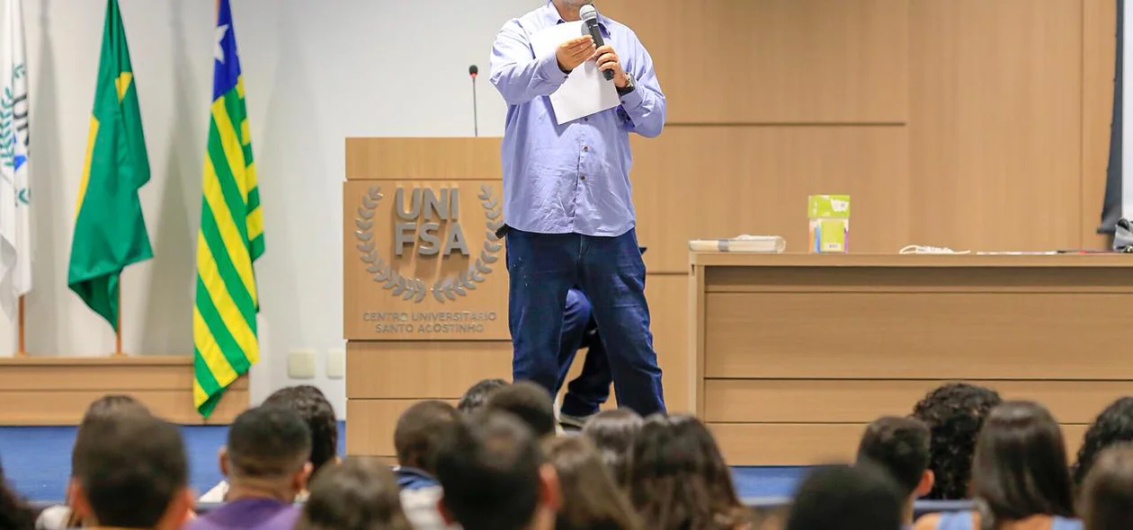Professor Luciano Mourão