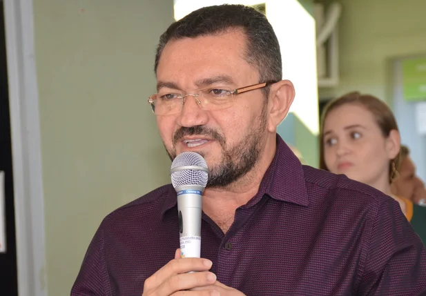 Padre Walmir elogia trabalho de Dr. Júnior na Saúde