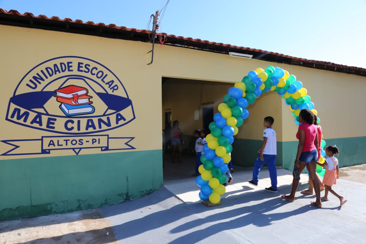 Escola inaugurada em Altos