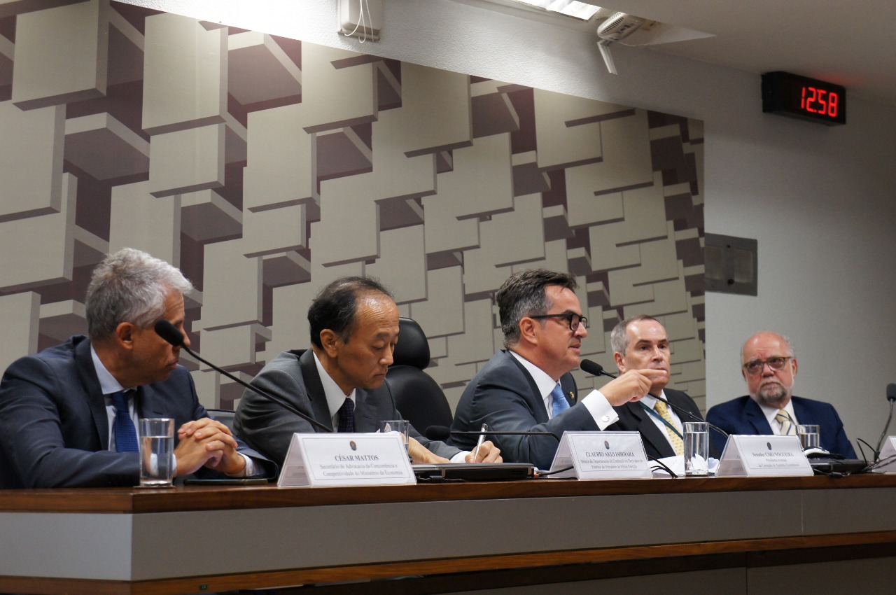 Ciro Nogueira preside audiência no Senado