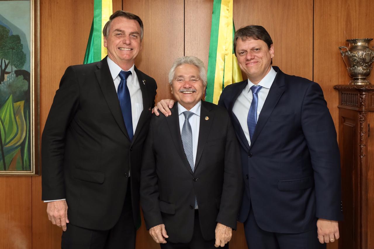 Jair Bolsonaro, Elmano Férrer e ministro Tarcísio Gomes 