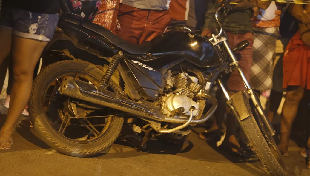 Motocicleta utilizada pelo criminoso em assaltos
