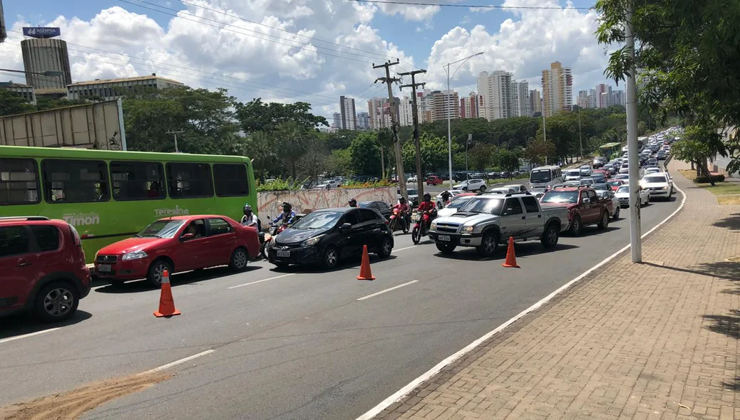 Grande congestionamento se formou após o acidente na Avenida Frei Serafim