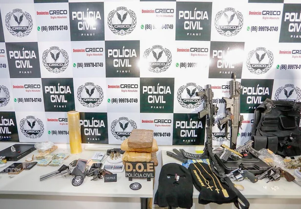 Material apreendido pela polícia durante operação Guará