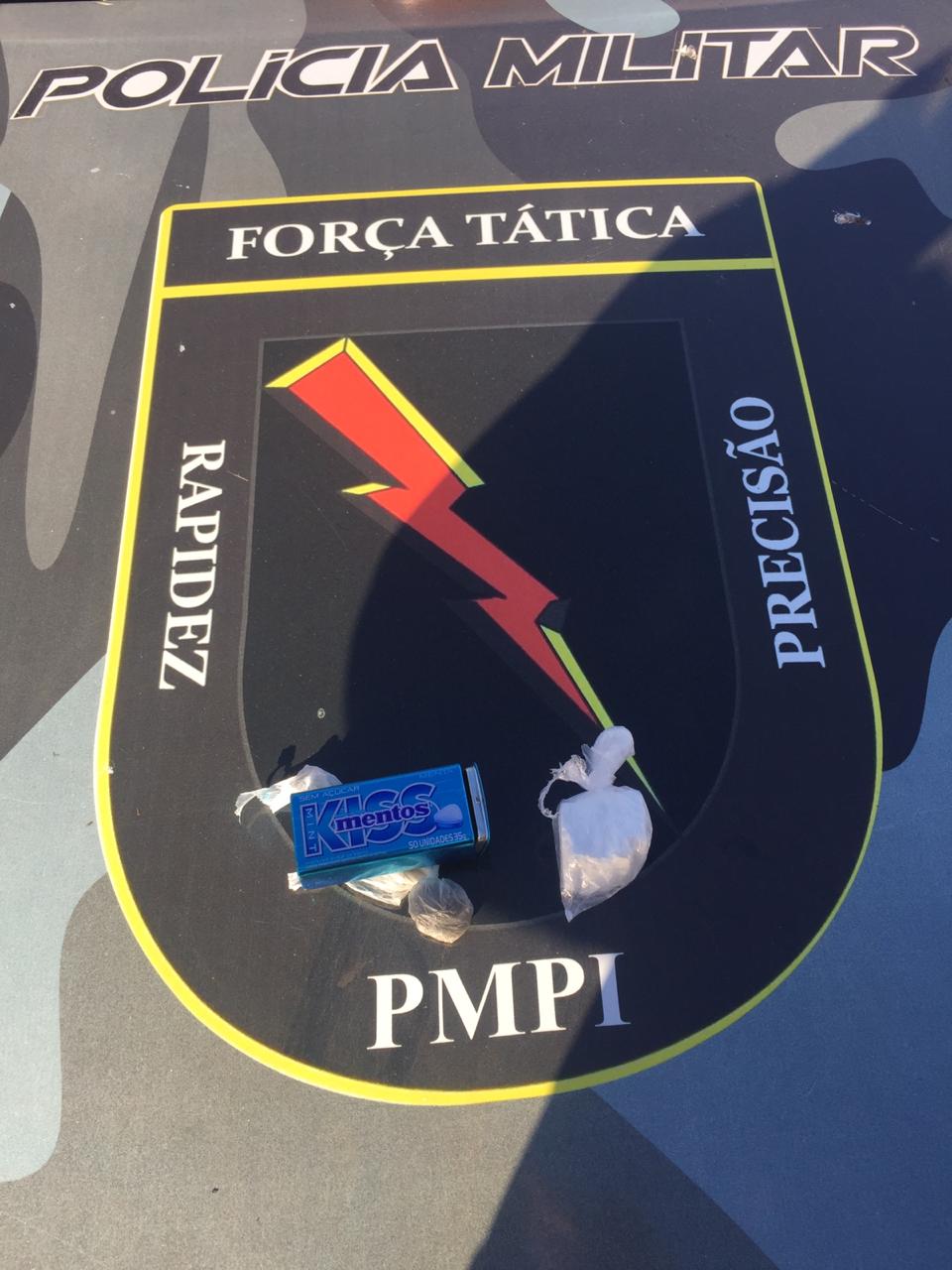 Substâncias ilícitas encontradas dentro do veículo em Picos