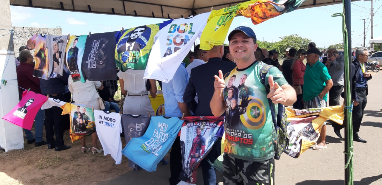Camisas vendidas em Parnaiba em homenagem a Bolsonaro