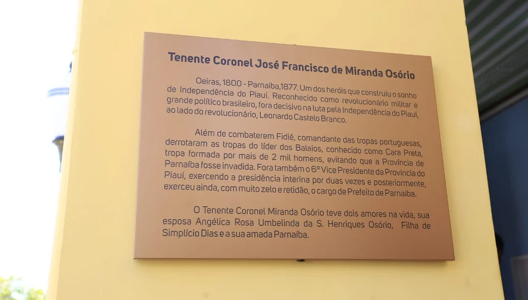 Placa de inauguração da Escola Tenente Coronel José Francisco Miranda de Osório