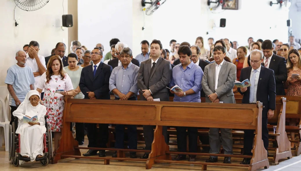 Autoridades na missa em comemoração ao aniversário de Teresina