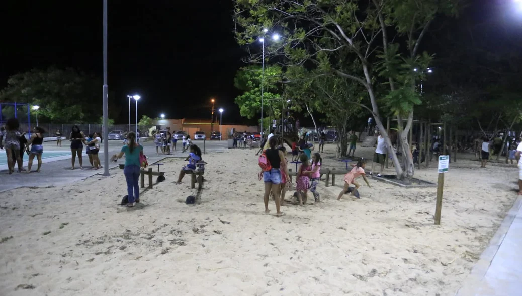 População no parque do bairro Mocambinho