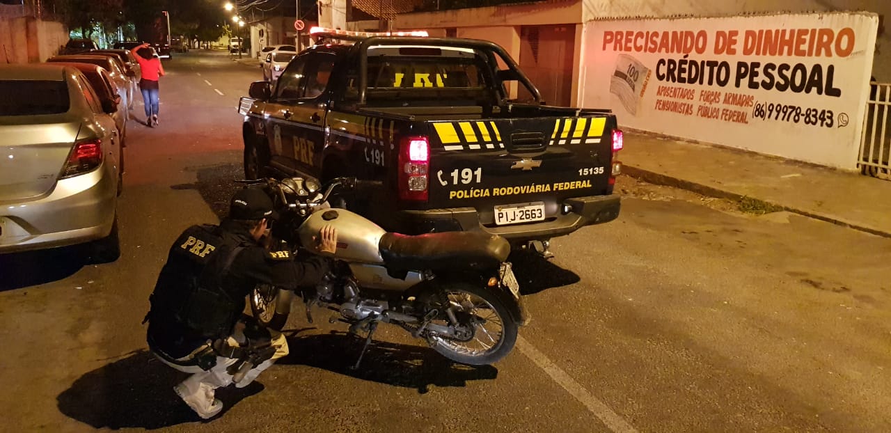 Motocicleta apreendida possuía restrição de rouba na Capital
