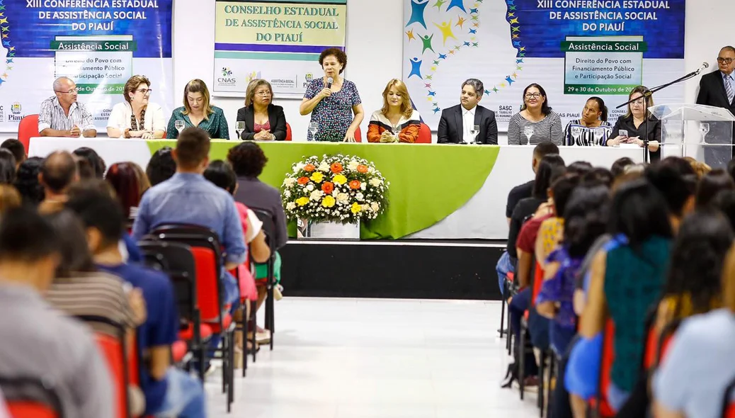 Regina Sousa discursa no Congresso Estadual de Assistência Social