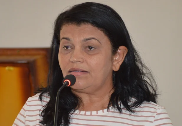 Professora Rosilene Monteiro deixa Secretaria de Educação