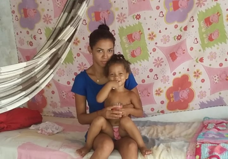Edilene Cardoso e sua filha de 2 anos