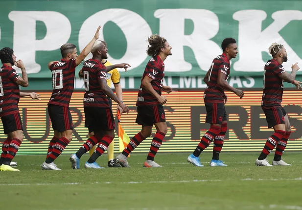 Flamengo atropela Palmeiras em jogo de torcida única no Allianz Parque