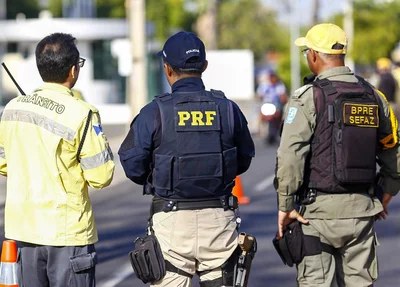 Agentes da PRF, Strans e BPRE em fiscalização na Avenida João XIII