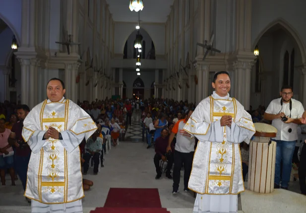 Vanderlan Silva e Marcos Vinicius são ordenados diáconos