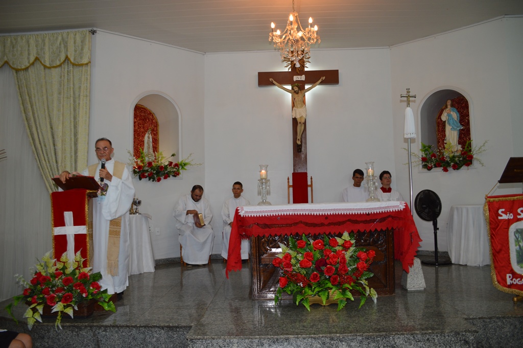 Missa foi celebrada pelo Padre Chiquinho