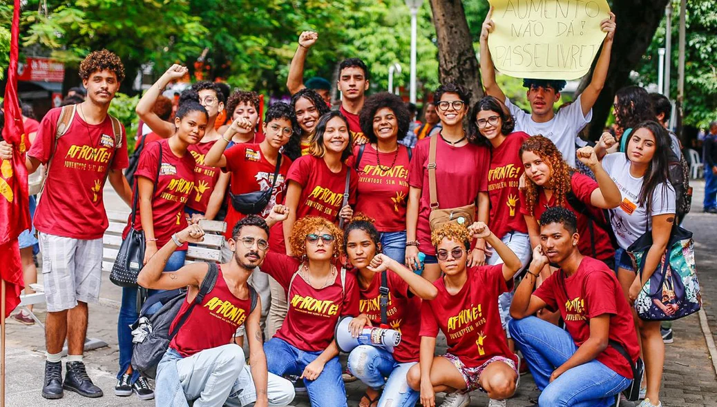 Estudantes realizam manifestação no centro de Teresina