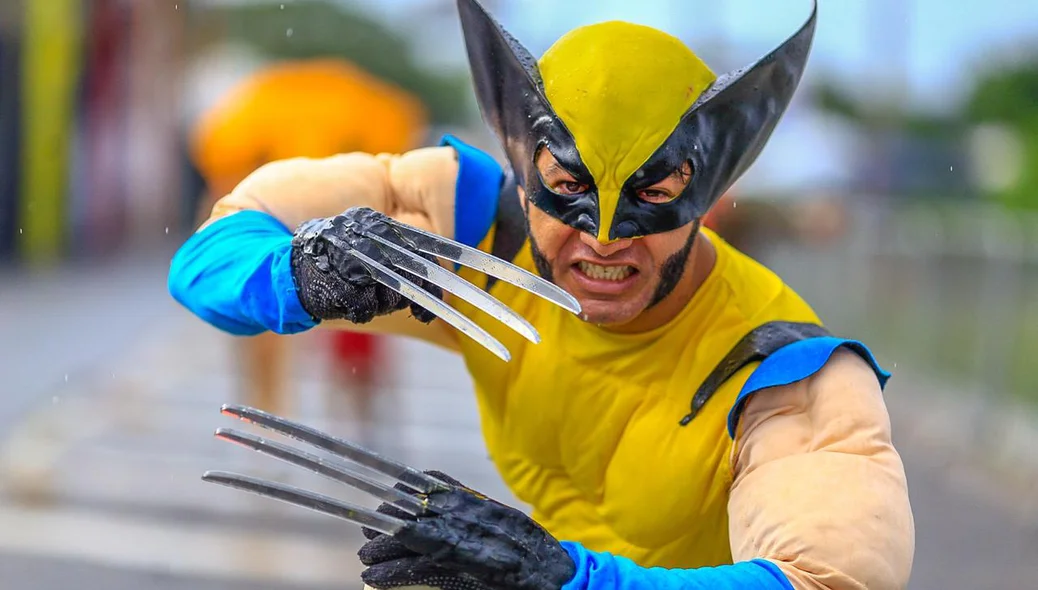 Homem fantasiado de Wolverine no Corso de Teresina 2020
