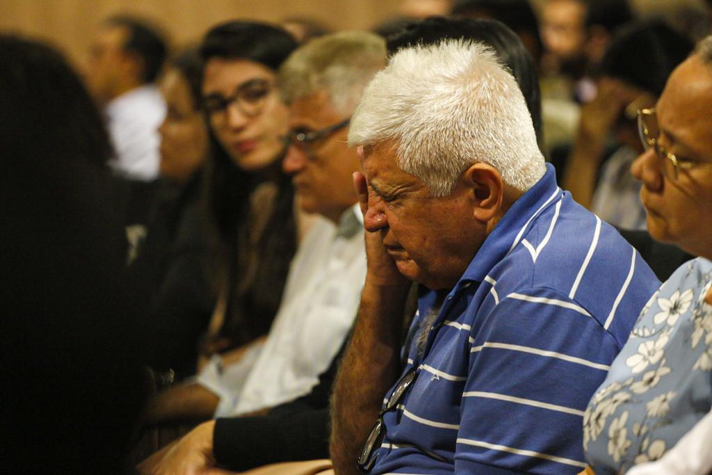 Pai de Francisco da Chagas Júnior e Bruno Queiroz se emociona no julgamento de Moaci Júnior