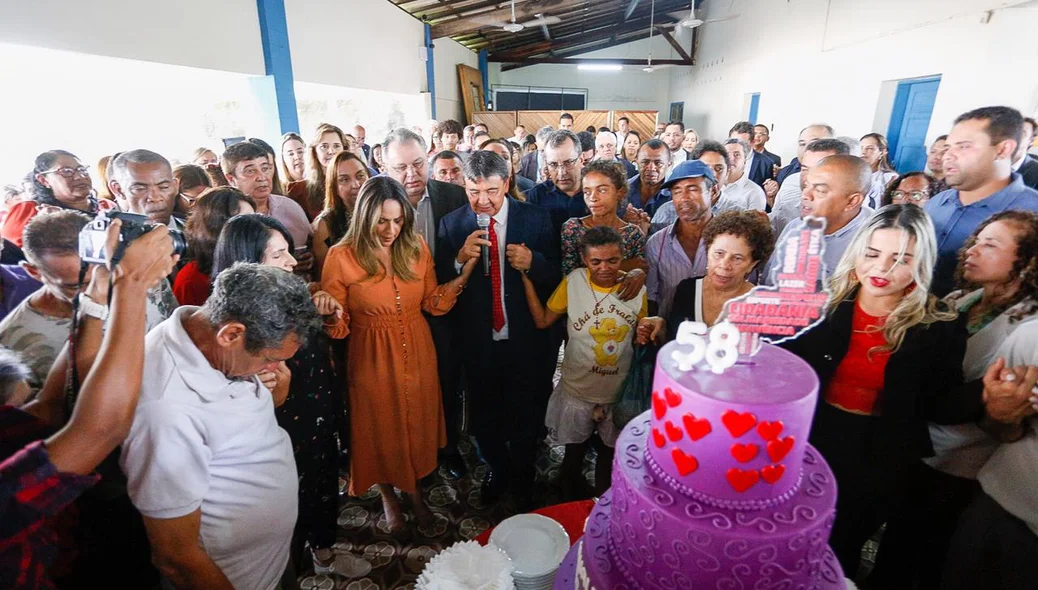 Governador Wellington Dias comemora aniversário na Casa de Maria 
