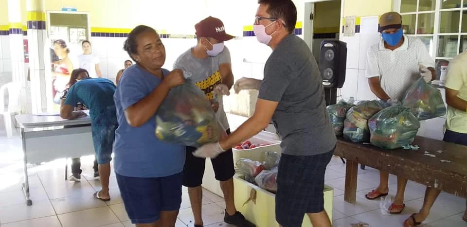 Prefeitura de Buriti dos Lopes entrega cestas básicas 