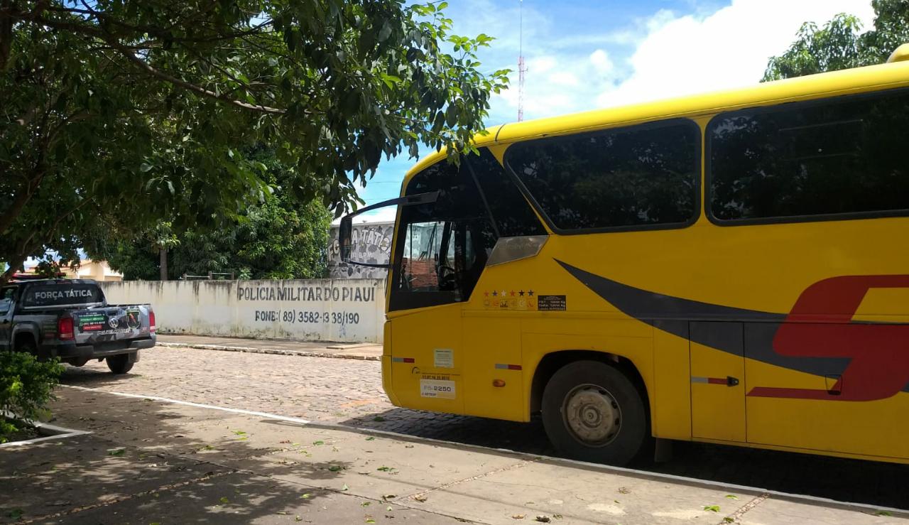 Ônibus vindo de São Paulo é apreendido pela PM