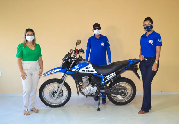 Prefeitura de Joaquim Pires entrega segunda motocicleta para a SMS