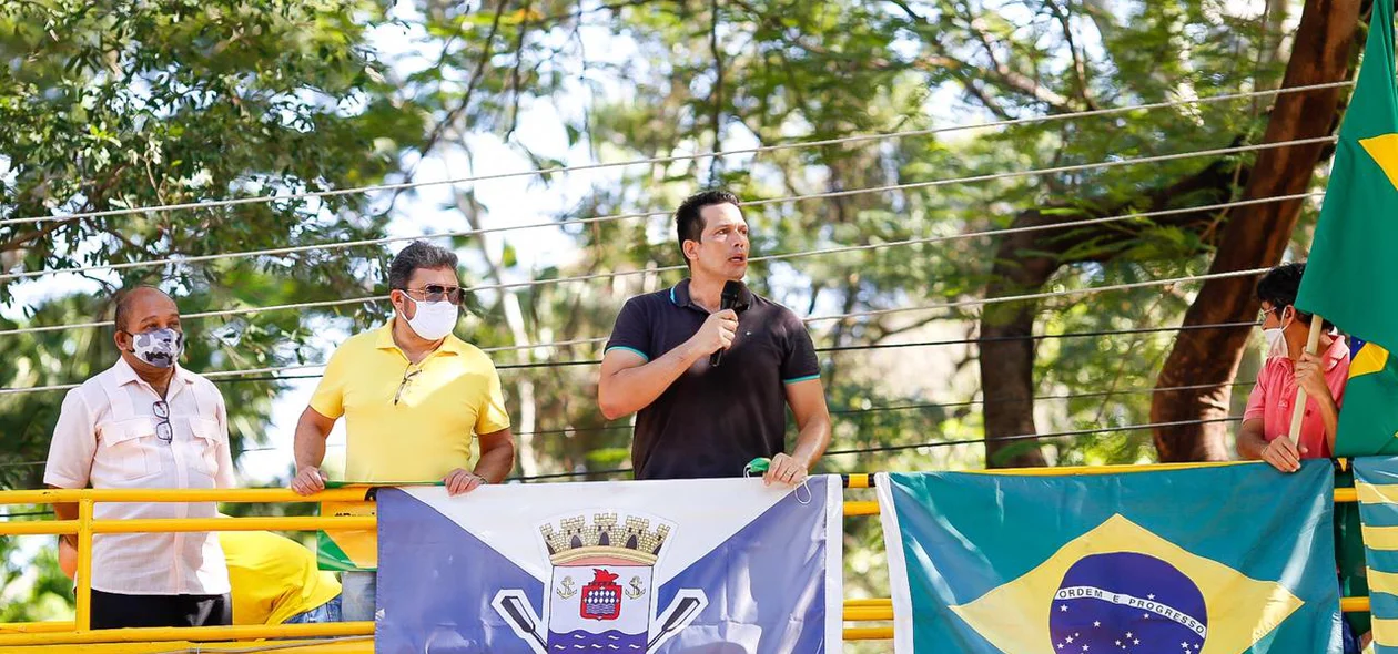 Major Diego discursa na manifestação pela reabertura do comércio