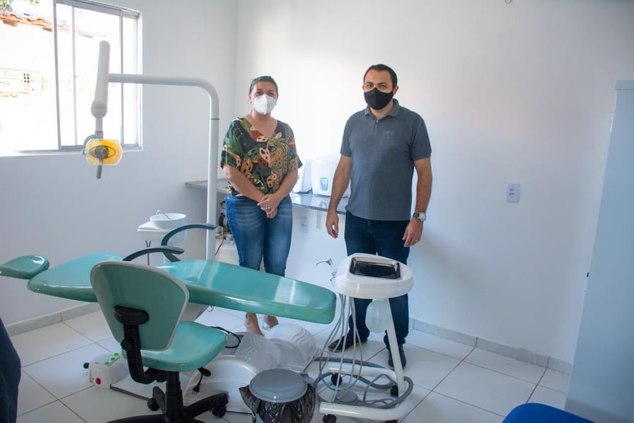Júnior Percy inaugurando consultório Odontológico