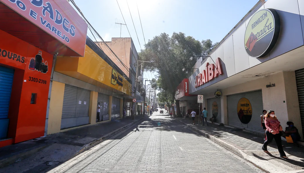 Lojas da Rua Álvaro Mendes fechadas