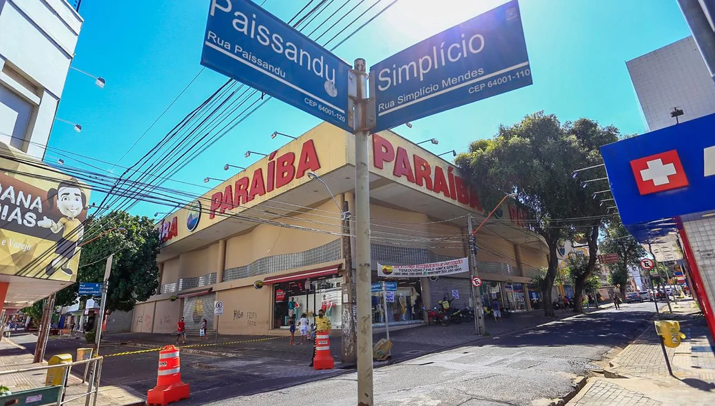 Ruas Paissandú e Simplício Mendes foram fechadas nesta segunda em Teresina