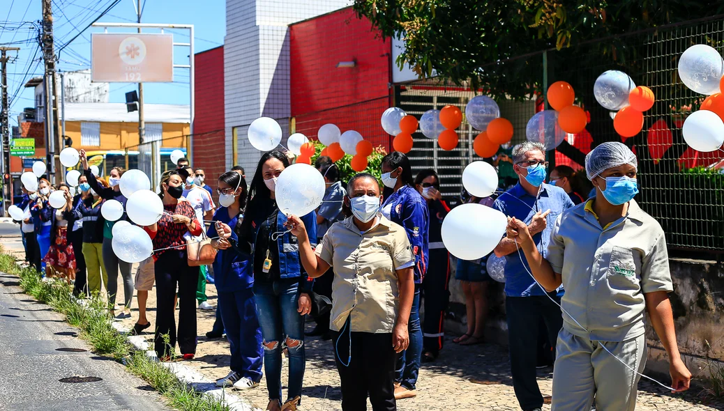 Médicos e Enfermeiros prestaram suas últimas homenagens em frente ao SAMU