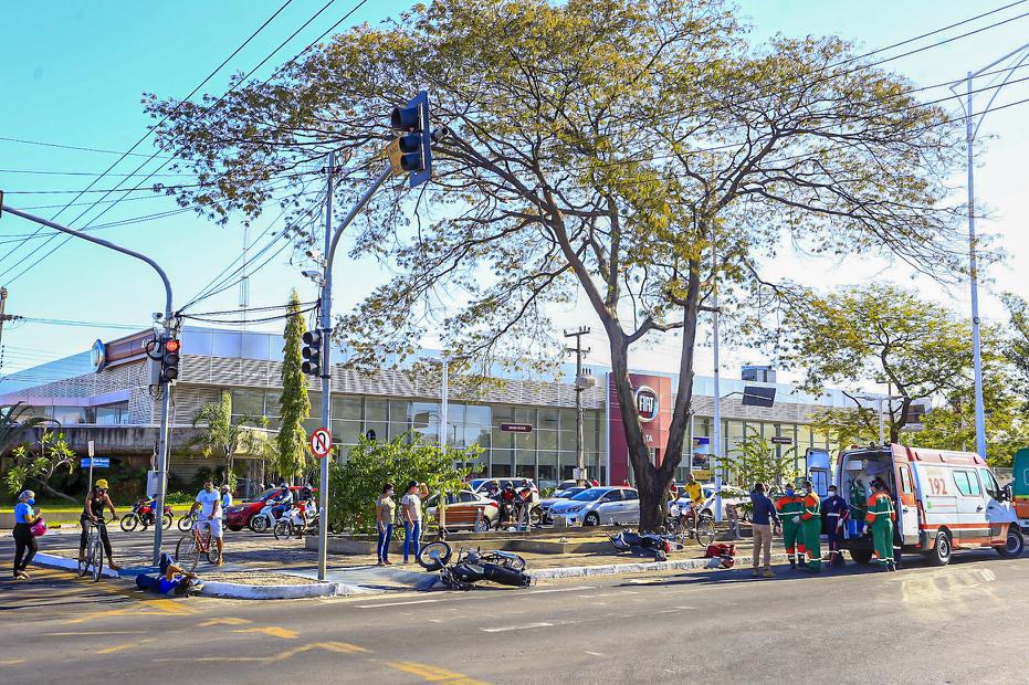 Acidente aconteceu no cruzamento da Avenida Frei Serafim com a Rua Goiás