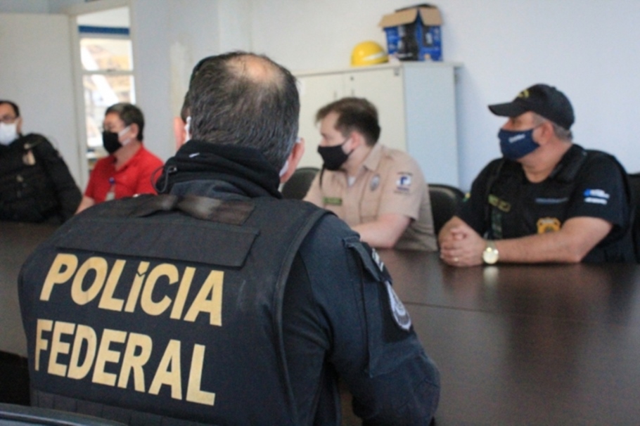 Polícia Federal fiscaliza embarcações clandestinas no Brasil  