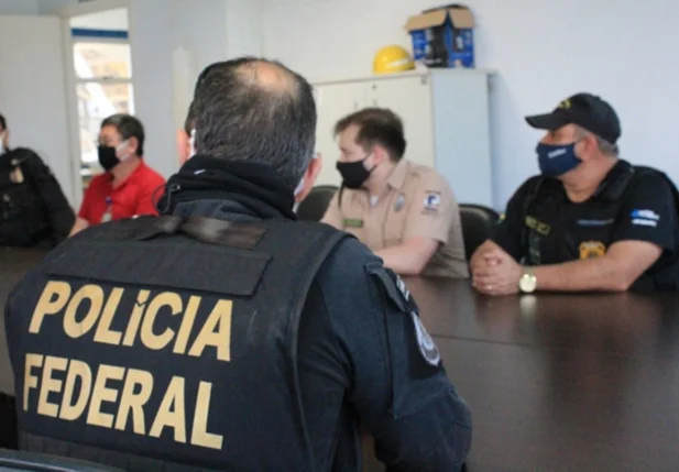 Polícia Federal fiscaliza embarcações clandestinas no Brasil  