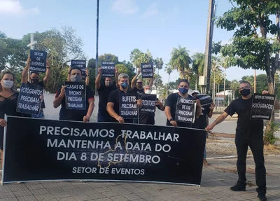 Profissionais do setor de eventos de Teresina realizaram protesto no Centro de Teresina 
