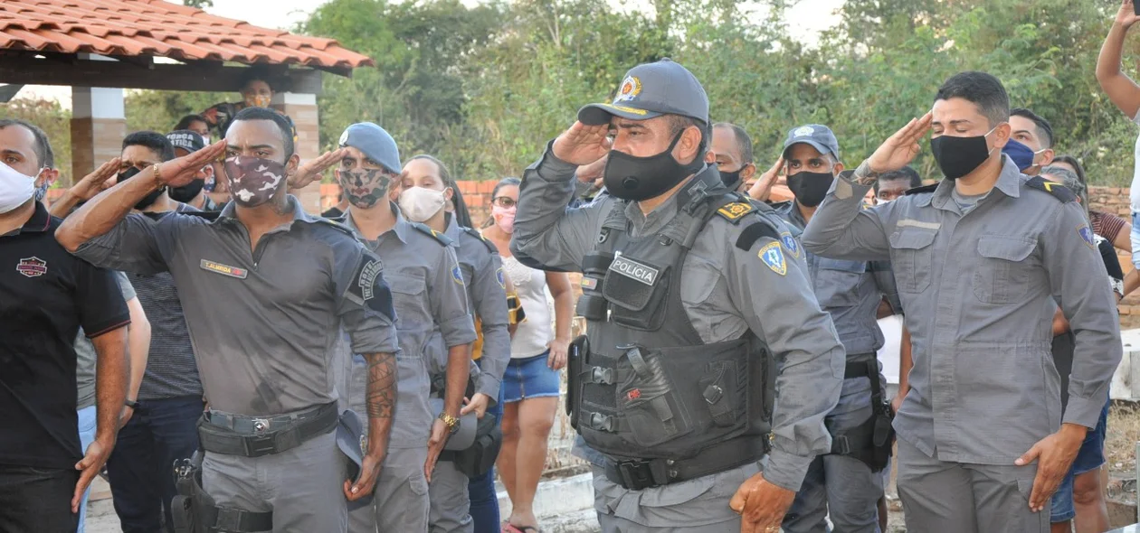 Policiais realizam homenagem ao soldado da PM