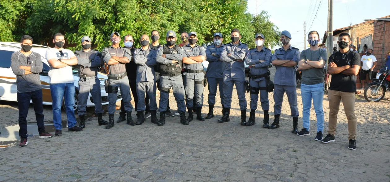 Policiais reunidos no velório do soldado Frantiaiallo Gonçalves