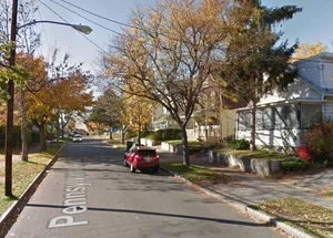 Pelo menos duas pessoas morreram e outras 14 ficaram feridas em um tiroteio na Avenida Pennsylvania, em Rochester, Nova York. Os tiros começaram em uma festa no quintal de uma casa