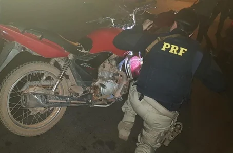 Motocicleta recuperada pela Polícia Rodoviária Federal