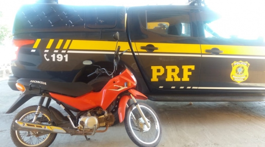 Motocicleta apreendida pela PRF em Brasileira
