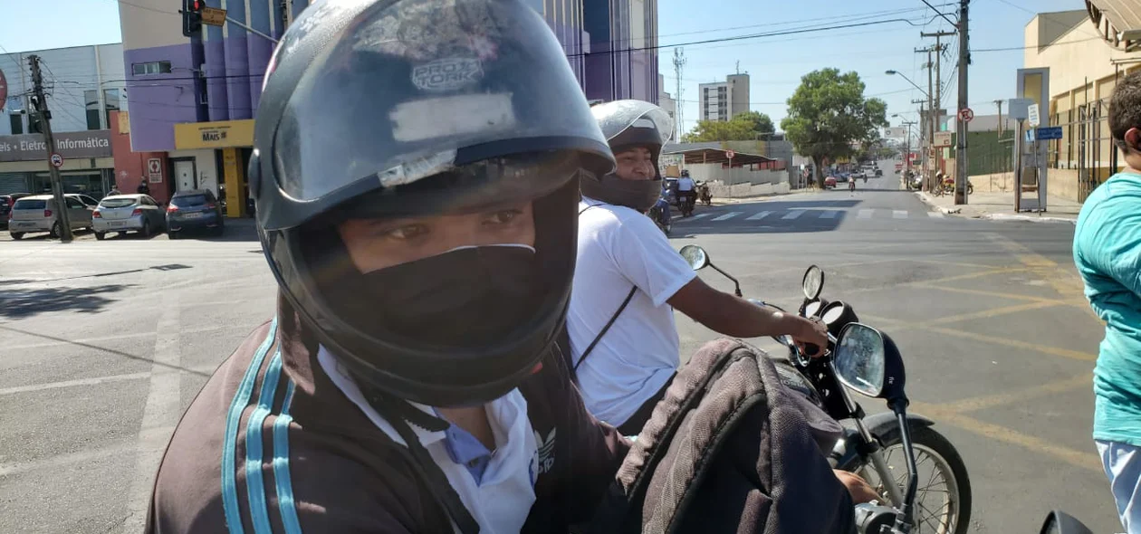 Motociclista Rafael Santos passava pelo local no momento da manifestação