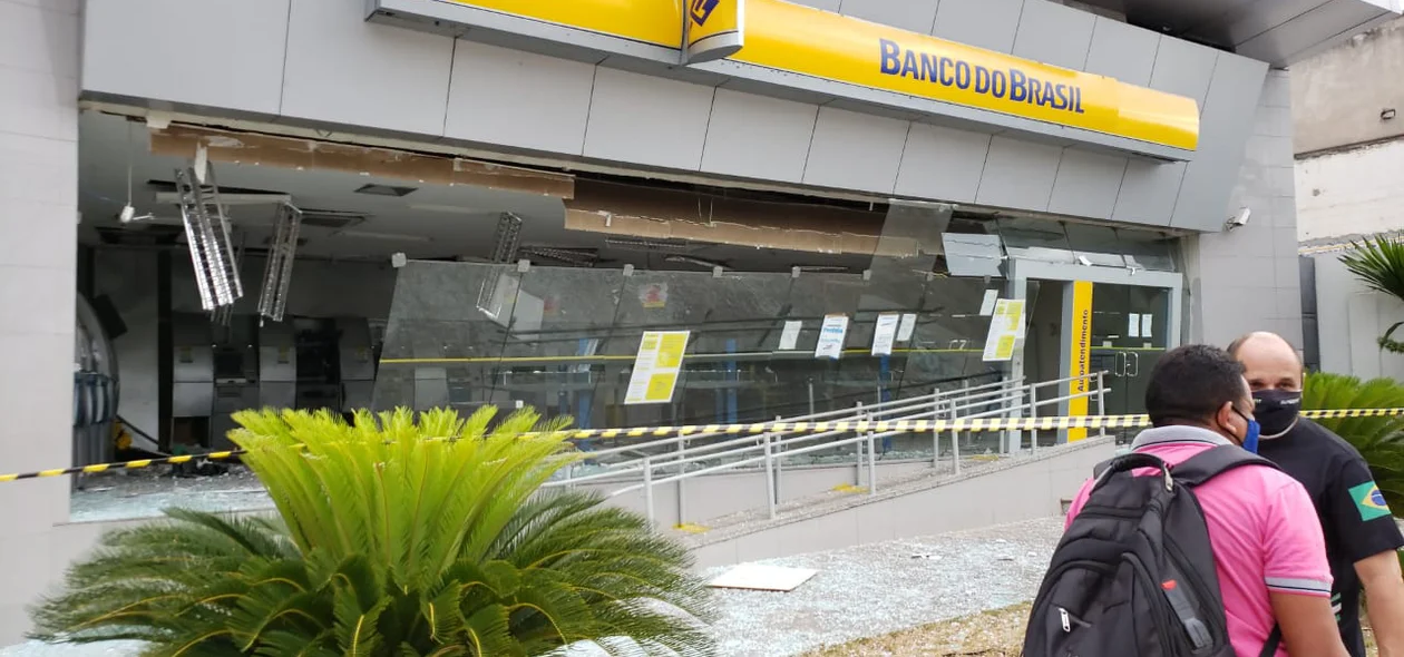 Bandido explode agência do Banco do Brasil na Avenida João XXIII