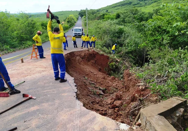 DER trabalha na recuperação de rodovias atingidas pelas chuvas no Piauí