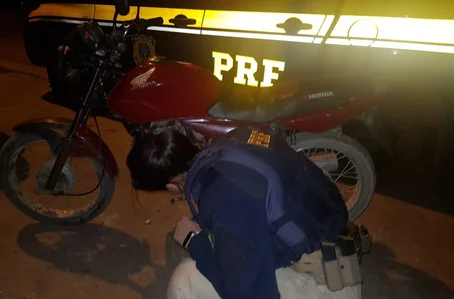 Motocicleta apreendida pela Polícia Rodoviária Federal