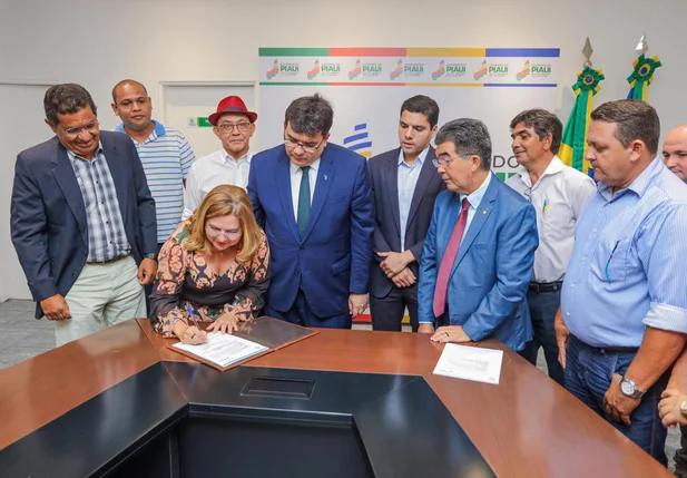 Rafael Fonteles e Leonardo Sobral anunciam construção de rodovia